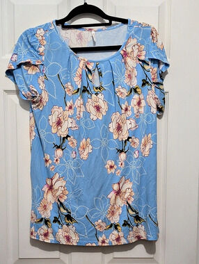 Floral Short Sleeve Top in Blue & Pink Like New